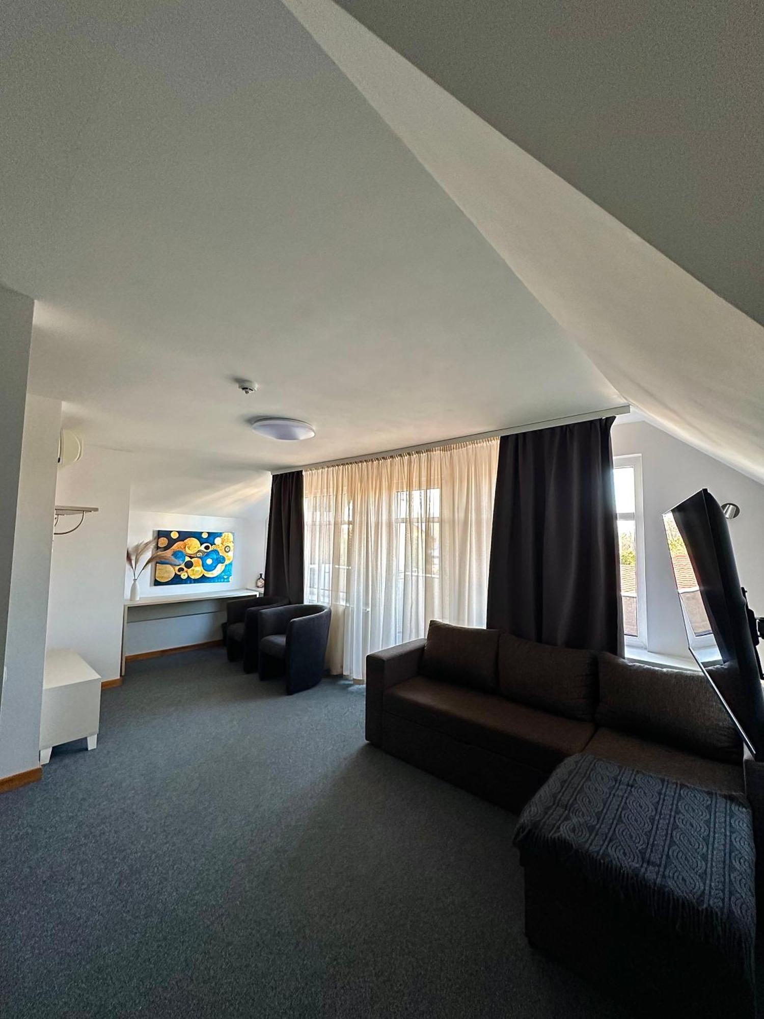 Cill Easy Hotel With Self Check-In Ādaži エクステリア 写真